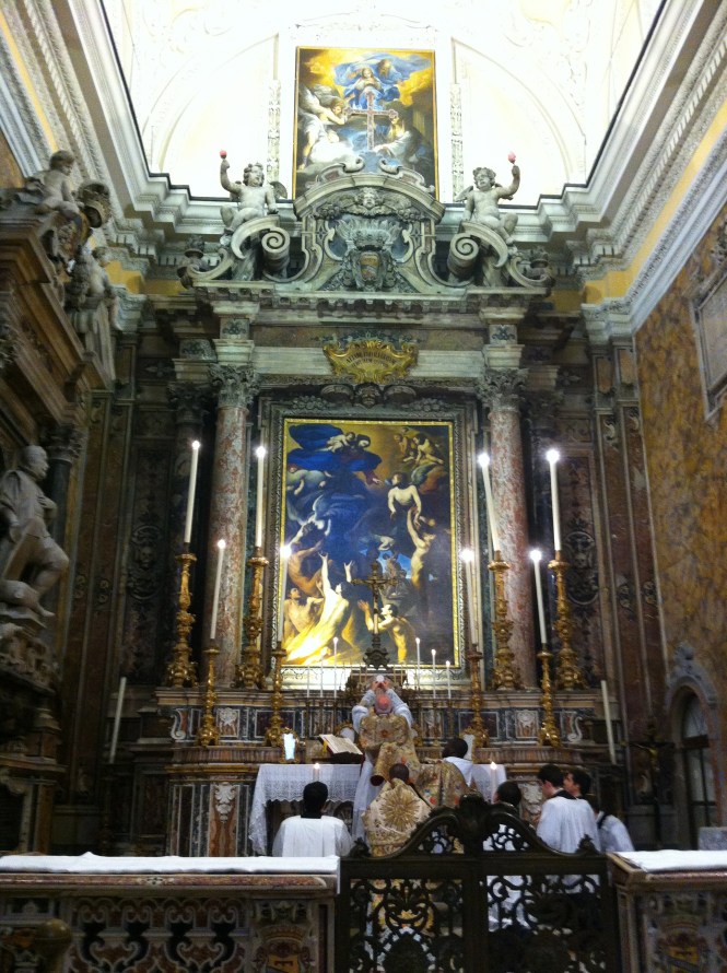 Chiesa di S. Maria delle Anime del Purgatorio ad Arco. S. Messa di Mons. Bux il 12 maggio 2012.